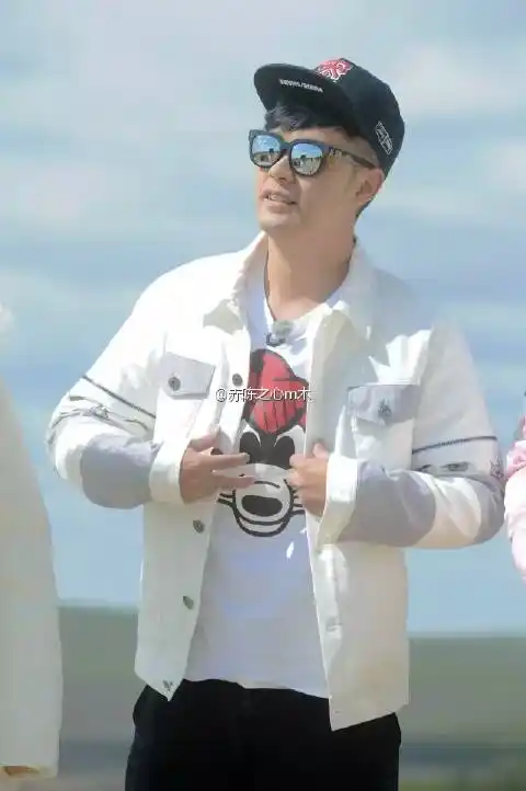 陈赫##陈赫夏日大作战#睡觉梦到我去见陈赫. 来自赤陈之心m木 - 微博