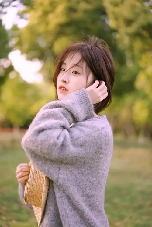 女生通用的9个拍照姿势,旅行时照着拍,让你拒接拍照尴尬