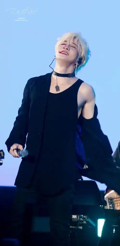 18  @薛之谦  #薛之谦音乐节#专栏 · 薛之谦joker 音乐节记录【照片