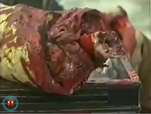 砍人小腿的特写画面