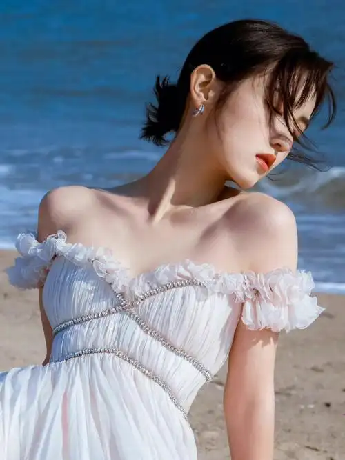 张子枫的这组海边照美到我了