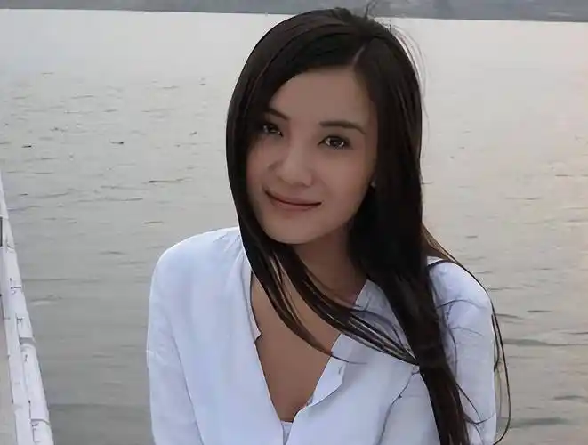 与五婚导演同居5年,被4个男人"围猎",42岁未婚的宋佳要啥?