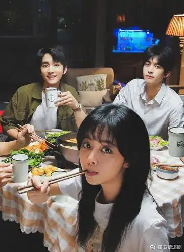 微微一笑很倾城不引人注意的小配角李现谭松韵都是流行的好厉害