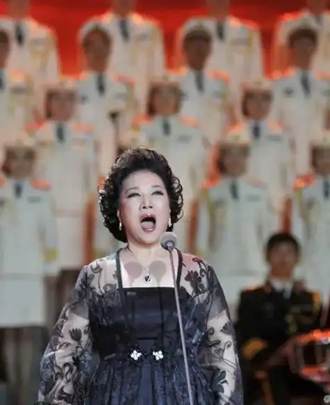 王秀芬是中国著名女高音歌唱家,具有出色的音乐才华和广泛的音乐知识.