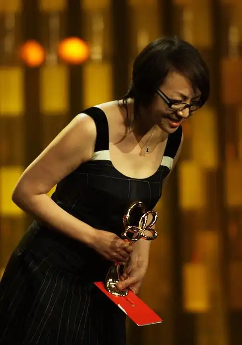 宋丹丹个人资料(宋丹丹:经历过3段婚姻,儿媳比儿子大6岁,61岁当奶奶)