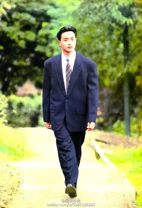 哥哥张国荣!西装太帅!