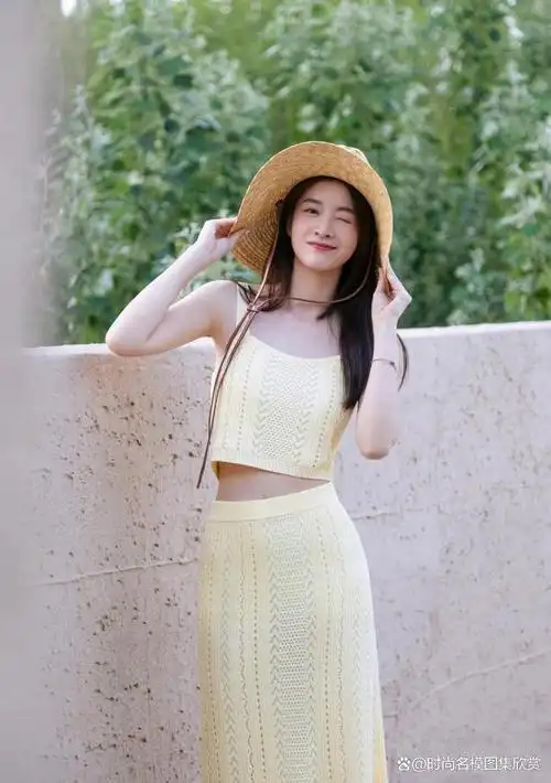 张雪迎转身回眸笑起来好温柔你是我用来描述青春的关键词