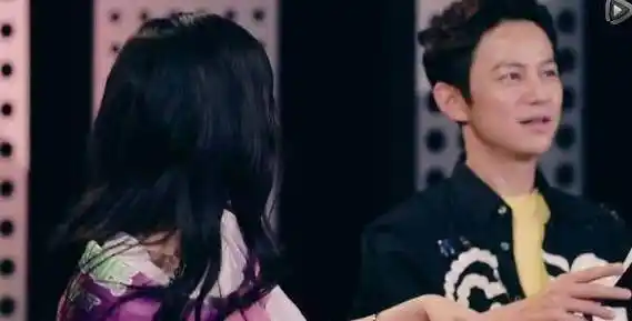 原创原创明日之子2华晨宇和吴青峰在节目中互动杨幂两个人好甜啊