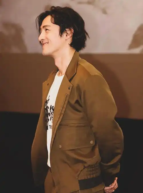 胡歌长发造型1080x2160分辨率查看