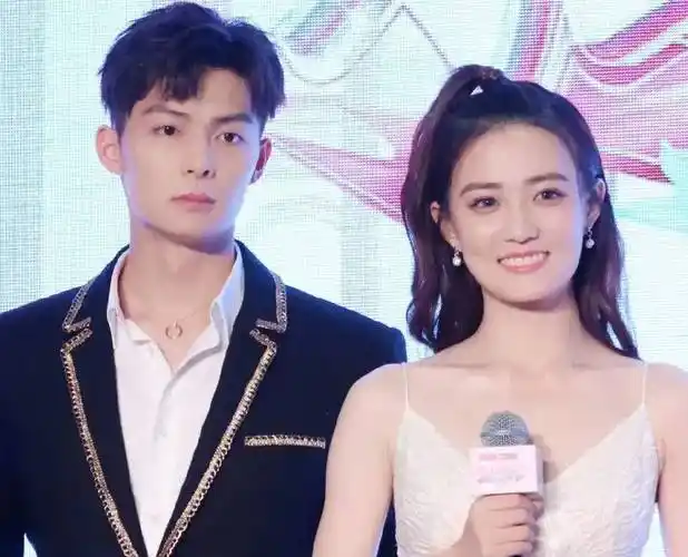 徐璐曝新恋情,与小鲜肉逛街被祝福,同是姐弟恋却跟孙怡天差地别