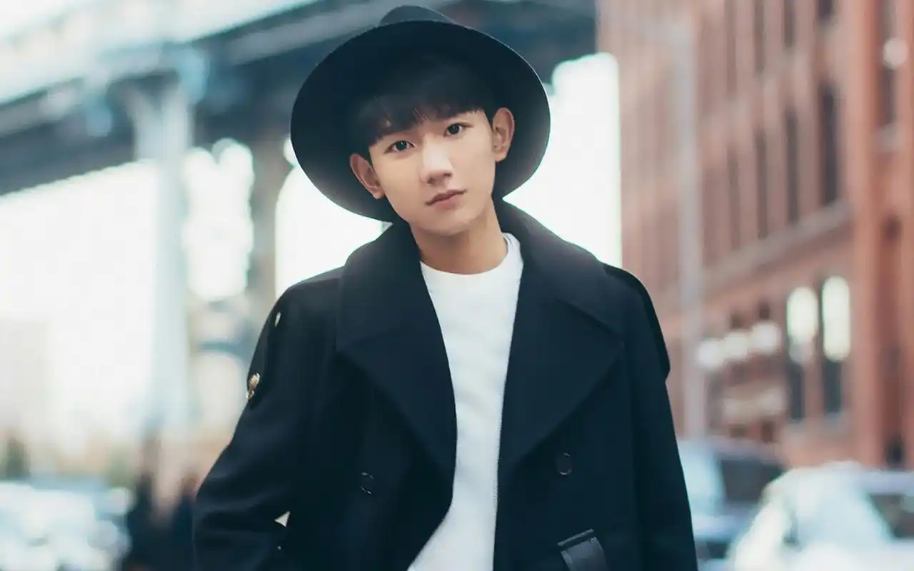 小鲜肉王源帅气壁纸_青春活力的tfboys王源