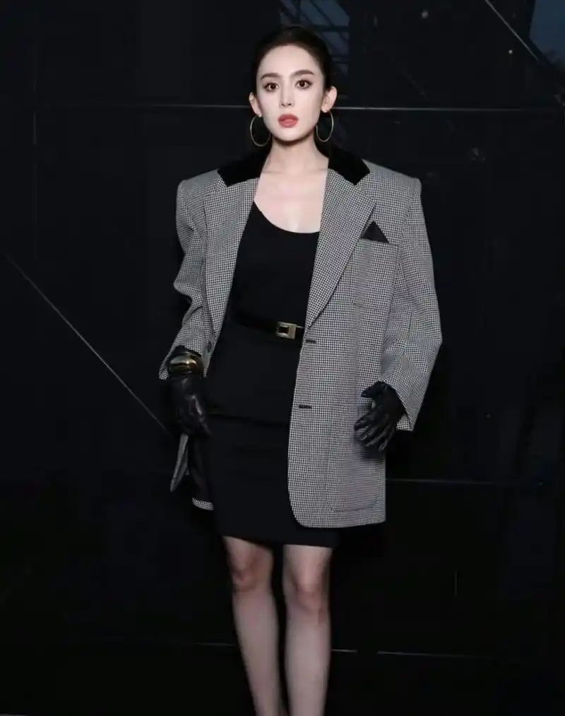 古力娜扎黑丝美腿,着实令人迷醉!