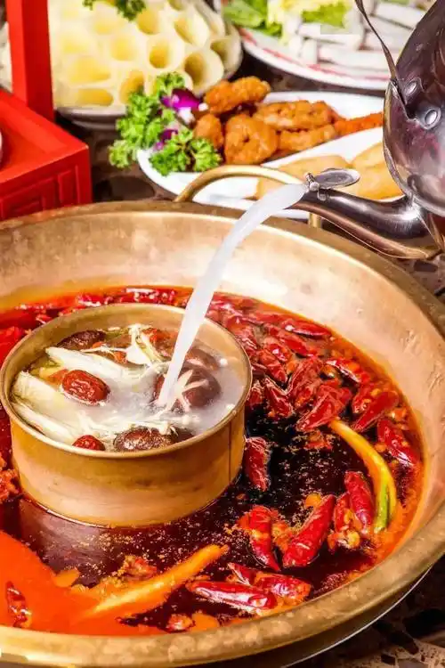 免预约|小龙坎火锅|7店联动|288/688享受欢聚4人/谢师宴8人套餐,3选1