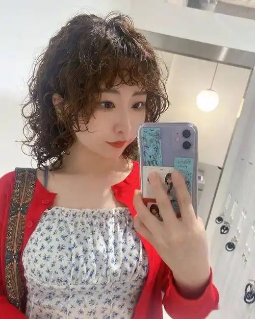 全头烫小卷,真洋气_发型_卷发_自然