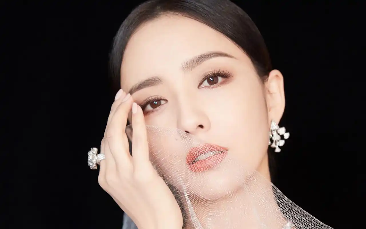 佟丽娅精致优雅写真桌面壁纸,大陆明星,佟丽娅,性感,高清,美女明星