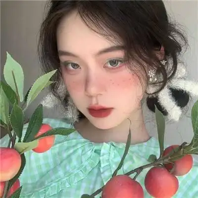 温柔俏皮的真人网红女生头像