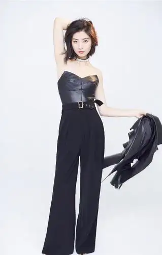 阿白2019-07-25              所谓女子,明媚如斯,一颦一笑,皆是如画