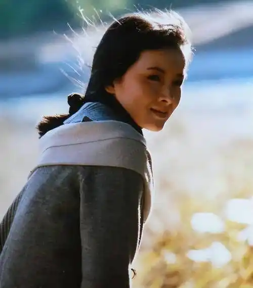 师小红老婆谢兰一场车祸定情婚后生一子日子过得有滋有味