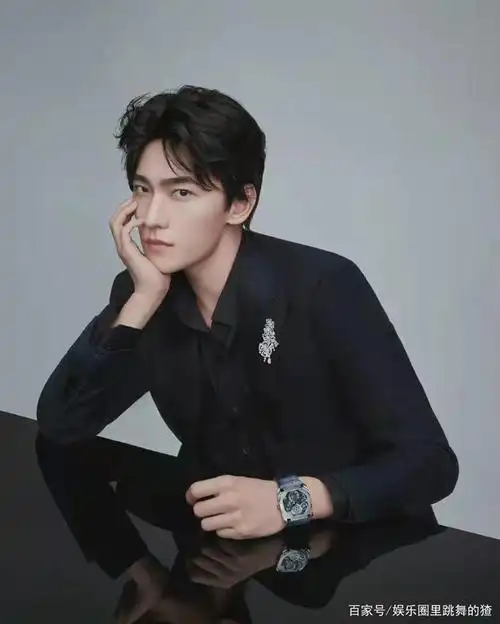 男明星的30岁:任嘉伦成熟稳重,杨洋帅气依旧,肖战少年感十足