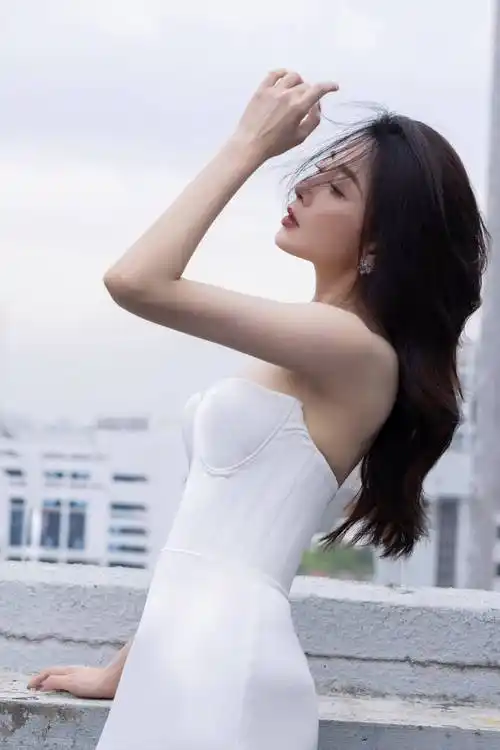 一组殷桃身穿修身白裙的写真照,展现最美身材曲线 –第 9 页– 爱读书