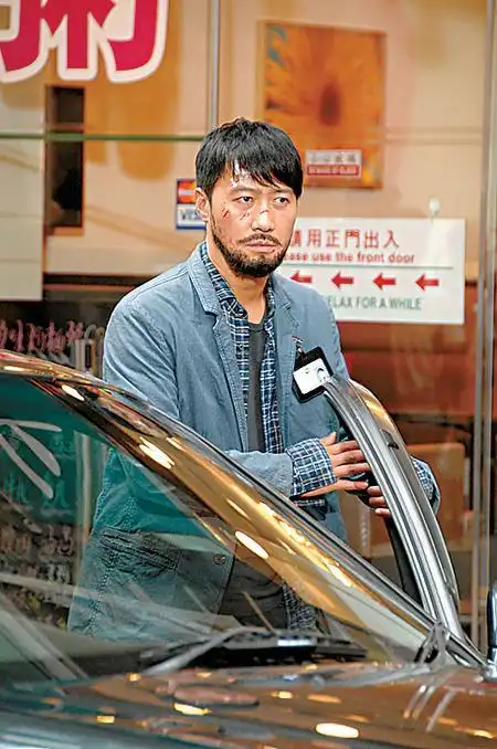 黎明胡须造型亲自上阵 大厦外墙跳跃引百人围观