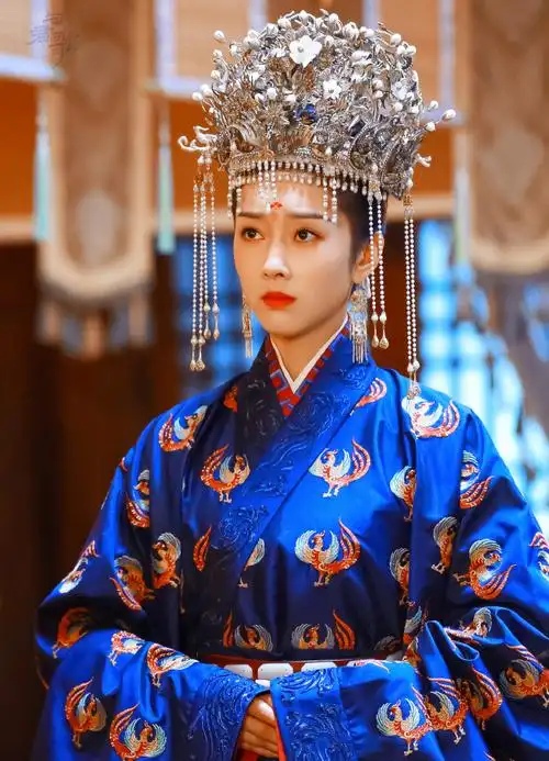 烟织大婚#《与君歌》更新,烟织@宣璐婚服造型太绝了,高贵优雅蓝色