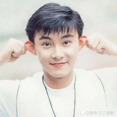 张卫健这个男演员大家应该很熟悉,虽然如今的张卫健是光头大叔