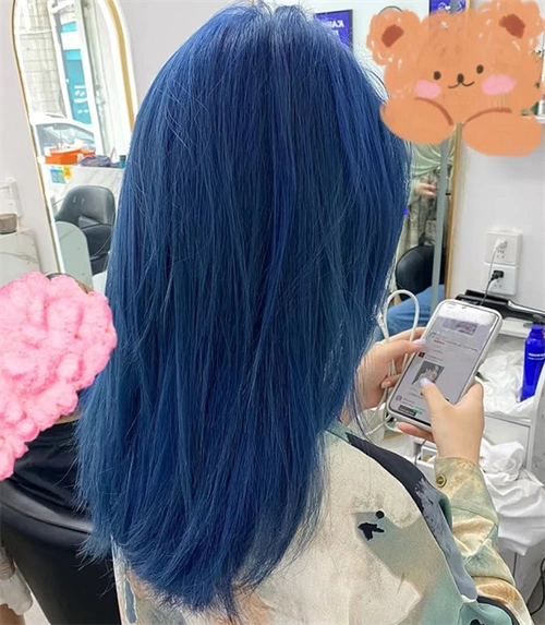 蓝色,经典不过时的发色,让人看了心动的鸢尾蓝,亮眼吸睛迷人.