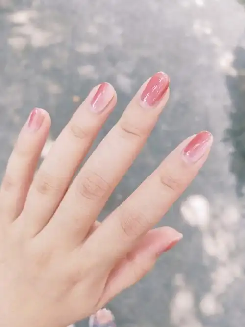 清清爽爽的渐变晕染指甲