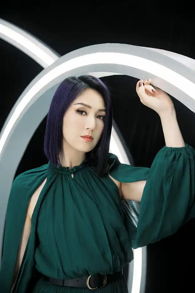 杨千嬅工作室发布《经典咏流传》录制花絮 温婉歌声唱响春日情怀