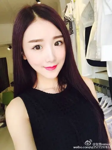 男友给我发前女友照片,你们觉得哪个好看一些,第一张是他前女友,后两