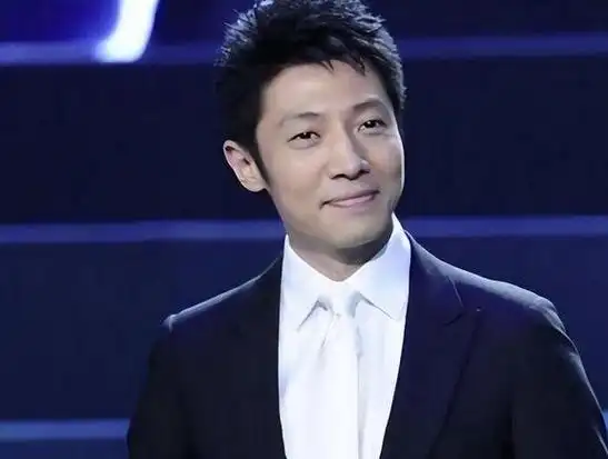 一个举动揭开了撒贝宁的人品难怪董宇辉叫他小撒