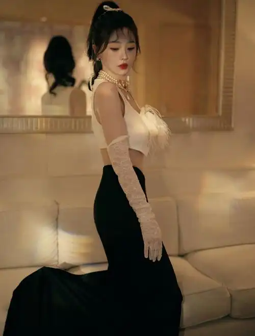 虞书欣心形镂空裙