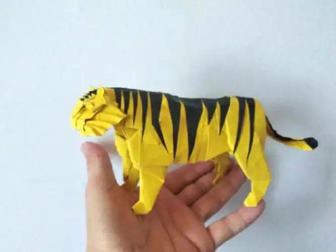 现在折纸:老虎设计:神谷哲史仿折:小[老虎r]@一纸有我,大[老虎r]高山