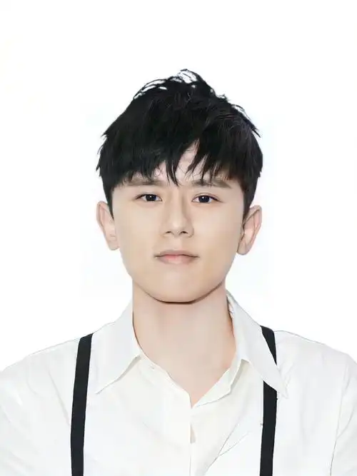 "@张杰94背带裤帅哥·证件照幼儿园小朋友证件照:·星海轨迹92