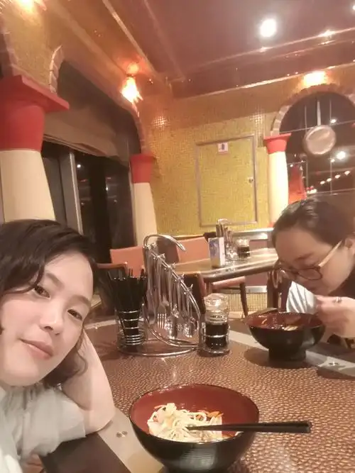 俩女汉子锻炼身体结束后00:00点,夜宵走起