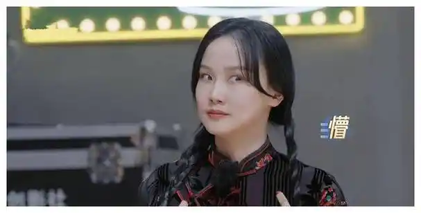 许君聪建议黄龄:搞笑输出,蜕变成喜剧演员!_表演_演艺_穿着