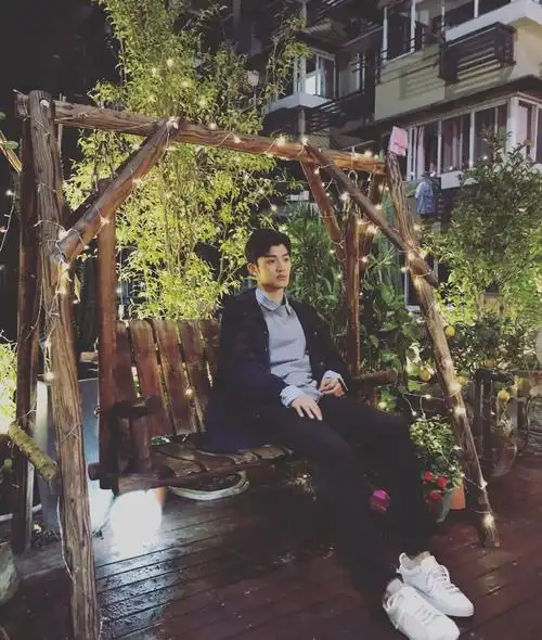 陈奕龙图片陈奕龙帅气生活照图片