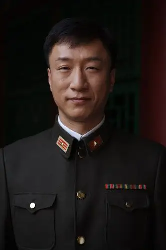 (文/浮浮)孙红雷这个男人外型算不上英俊,大鼻子,小眼睛,还是单眼皮