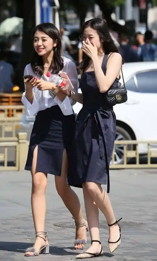 原创女人的时尚美有多迷人瞧上海女人的街拍穿搭妩媚到骨子里