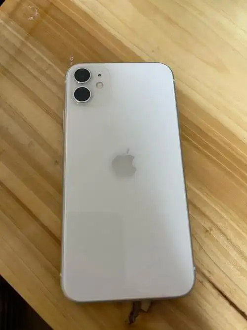 出iphone11白色128g使用两个月