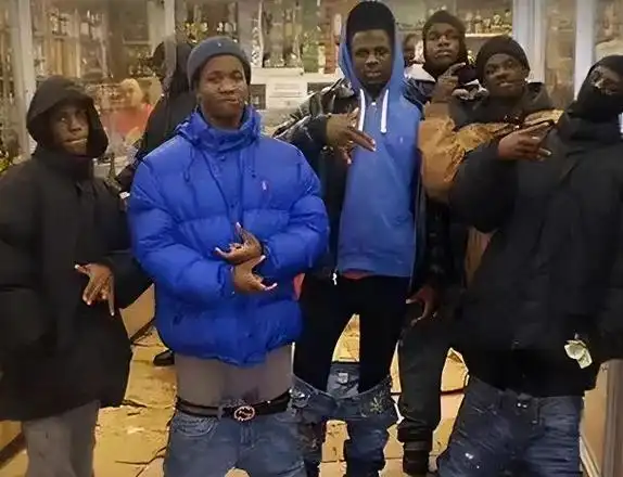 成都太古里垮掉的一代流氓时尚盛行让人饱了眼福长了知识