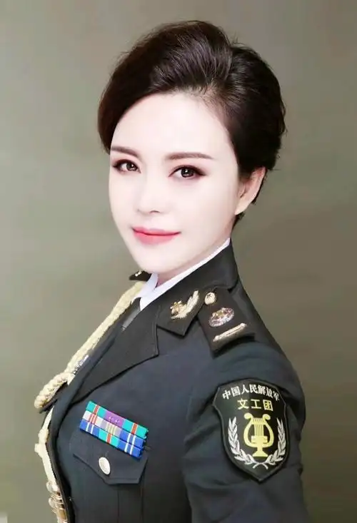 快讯!歌唱演员董咚应邀参加"奋进新时代颂歌献给党公益演唱会"