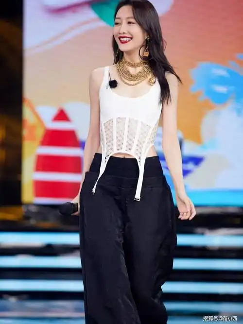 "王鸥"当妈后豁出去!内衣外穿一点不害羞,这气场一般人比不上