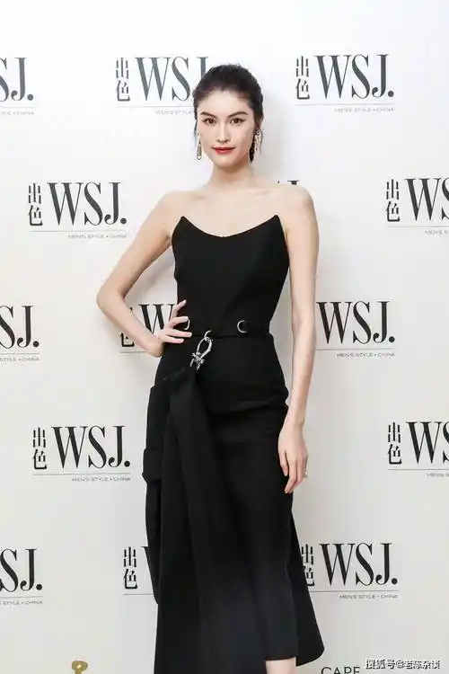 何穗写真赏:不愧是维密超模!大长腿走秀美到爆炸!_身材_成为了_都让人