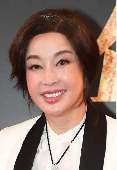 刘晓庆才是最大"照骗",图5才是她的真实样子,卸妆后吓坏网友