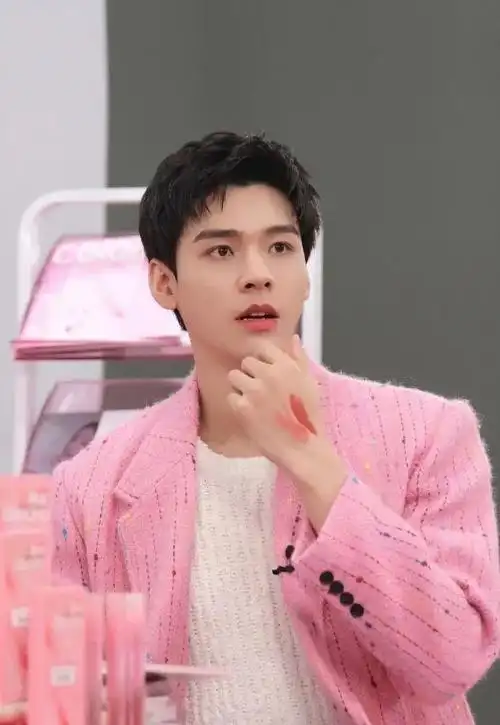 小花拒绝大佬龚俊要糊了赵奕欢不配当演员李一桐新晋油腻女