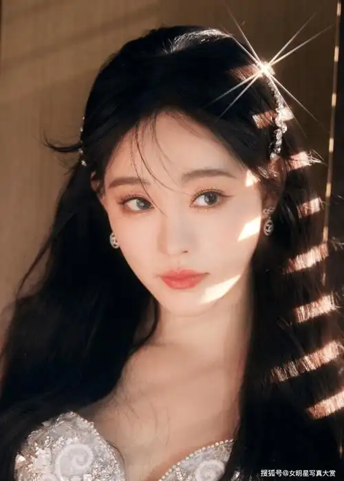 【祝绪丹性感写真壁纸】银色抹胸长裙,美人鱼般婀娜多姿_时尚_气息