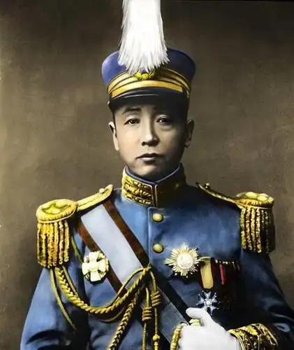 镇压**党人,被封为关外练兵大臣,是年,袁世凯就任中华民国临时大总统