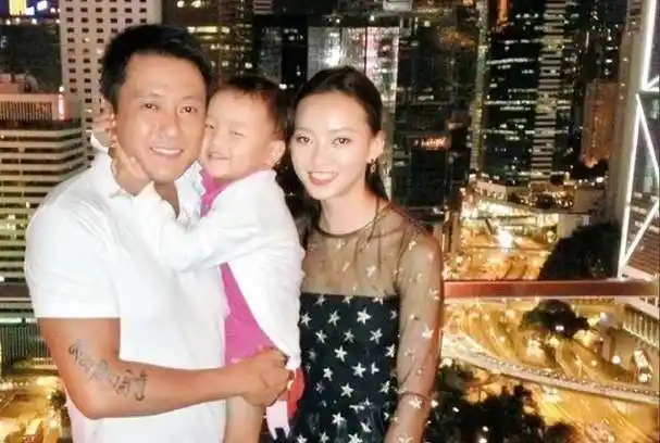 滕丽名再嫁豪门,甜蜜生子_滕黎明_生活_感情